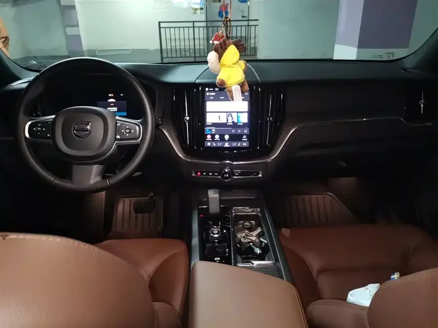 Volvo XC60 2025 B5 4WD Zhiyi Luxury Edition 2024 — миниатюра 2