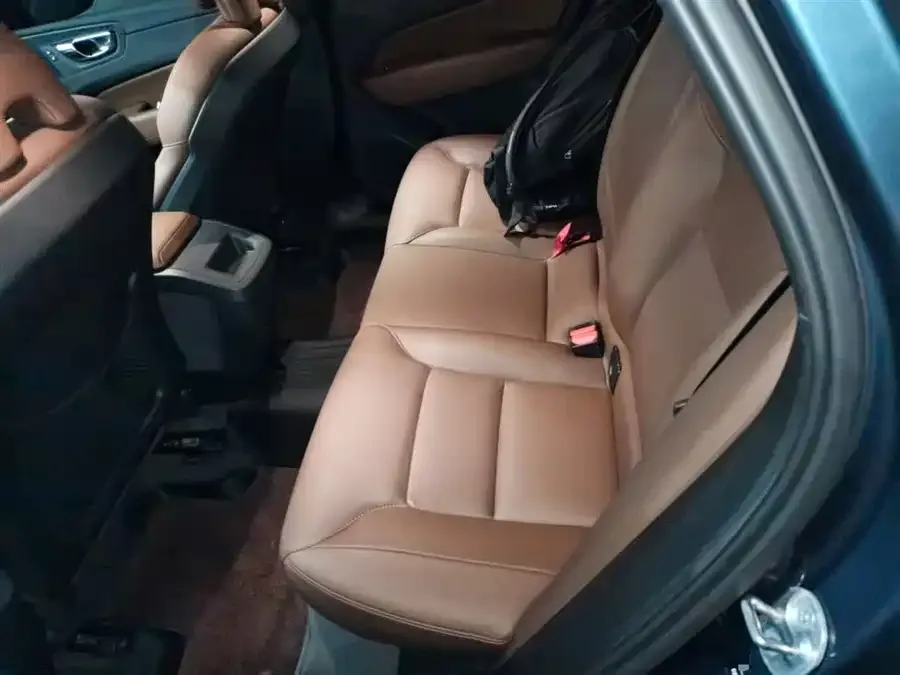 Volvo XC60 2025 B5 4WD Zhiyi Luxury Edition 2024 — миниатюра 4