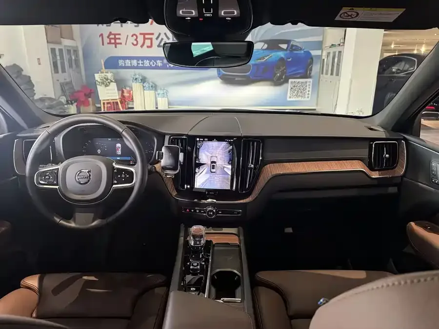 Volvo XC60 Plug-in Hybrid 2025 Plug-in Hybrid Long-range Four-wheel Drive Zhiyuan Luxury Edition 2025 — миниатюра 2