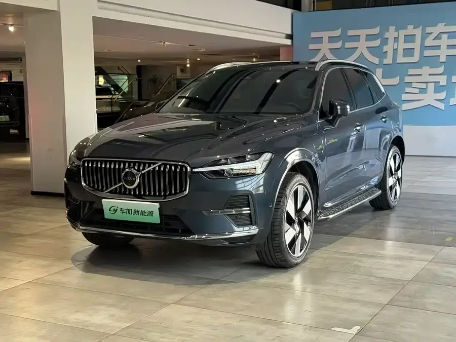 Volvo XC60 Plug-in Hybrid 2025