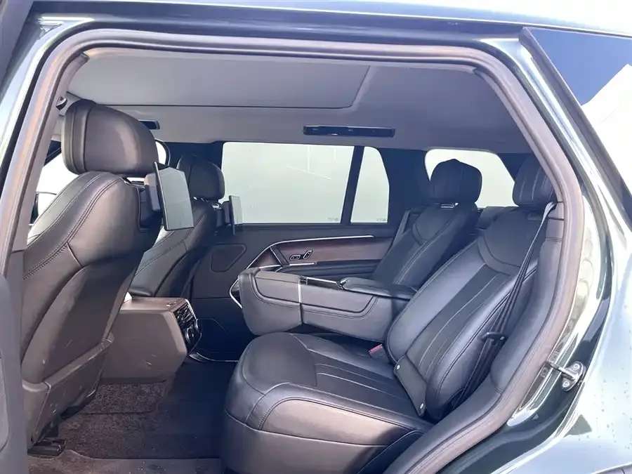 Land Rover Range Rover Range Rover 2024 3.0 L6 400PS Genesis Extended Edition 2024 — миниатюра 2
