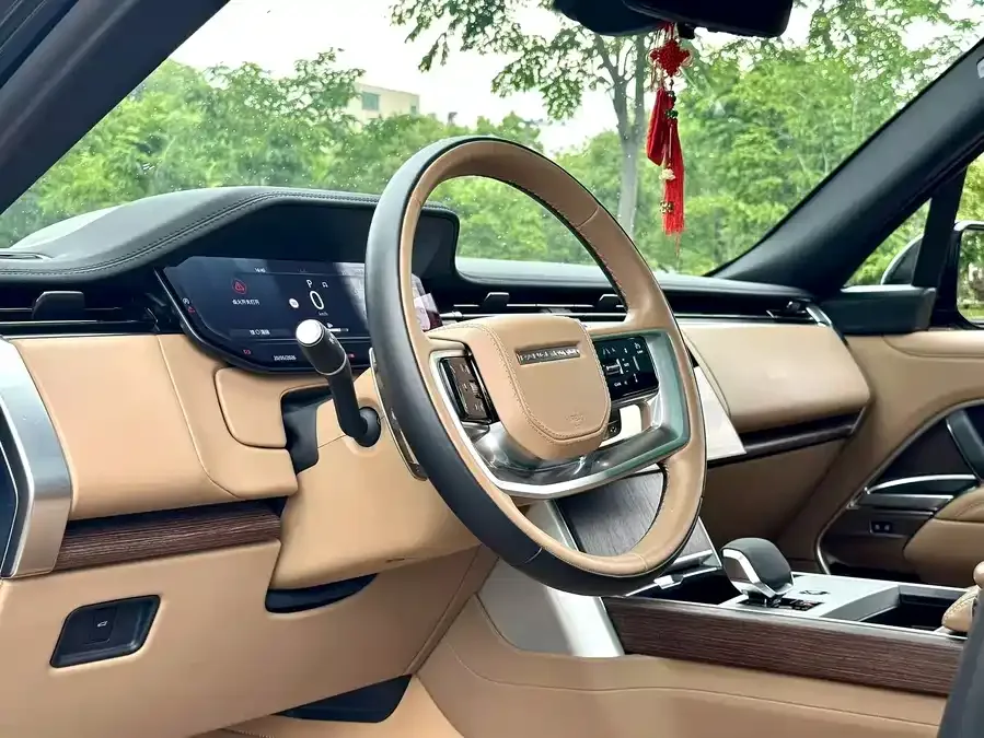 Land Rover Range Rover Range Rover 2024 3.0 L6 400PS Genesis Extended Edition 2024 — миниатюра 2