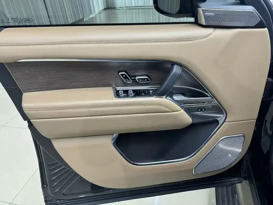 Land Rover Range Rover Range Rover 2023 3.0 L6 400PS Seven-seat Extended Edition 2023 — миниатюра 3