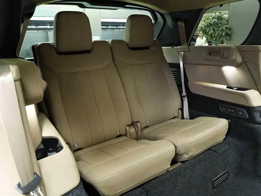 Land Rover Range Rover Range Rover 2024 3.0 L6 400PS Grand Extended Edition 7 Seaters 2025 — миниатюра 4