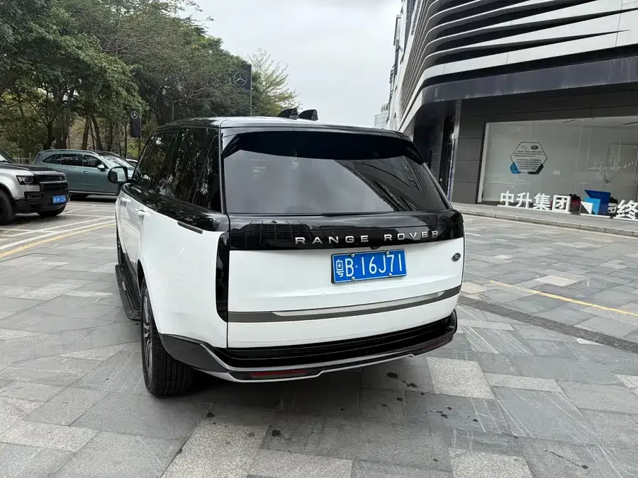 Land Rover Range Rover Range Rover 2023 facelift 3.0 L6 400PS Extended Edition 2024 — миниатюра 4