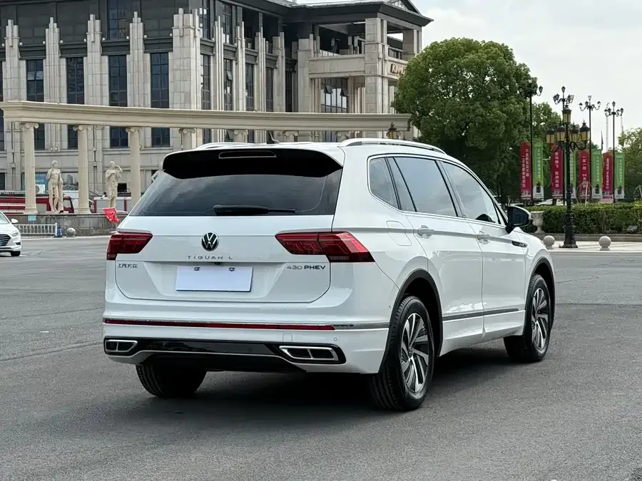 Volkswagen Tiguan L plug-in hybrid 2022 Volkswagen Tiguan L Plug-in Hybrid 430PHEV Premium Edition 2023 — миниатюра 3