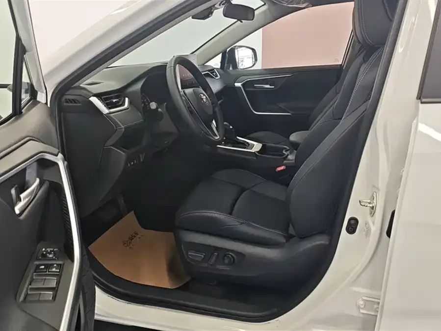 Toyota Wildlander Wildlander 2022 2.0L CVT 2WD Luxury PLUS Edition 2023 — миниатюра 3