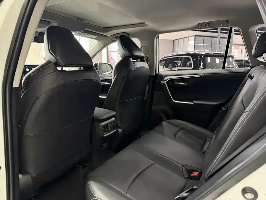 Toyota Wildlander Wildlander 2022 2.0L CVT 2WD Luxury PLUS Edition 2023 — миниатюра 4