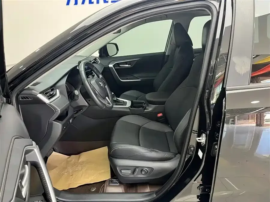 Toyota Wildlander Wildlander 2023 2.0L CVT 2WD Leading Edition 2023 — миниатюра 4