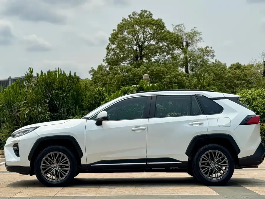 Toyota Wildlander Wildlander 2023 2.0L CVT 4WD Luxury PLUS Edition 2023 — миниатюра 3