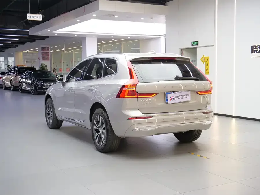 Volvo XC60 2024 B5 4WD Zhiyi Luxury Edition 2024 — миниатюра 2