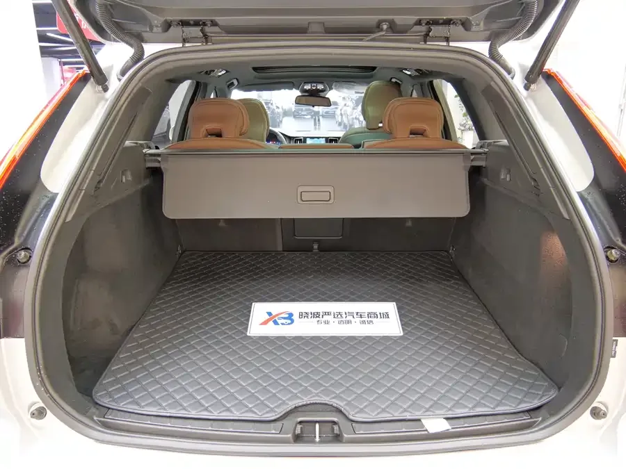 Volvo XC60 2024 B5 4WD Zhiyi Luxury Edition 2024 — миниатюра 5