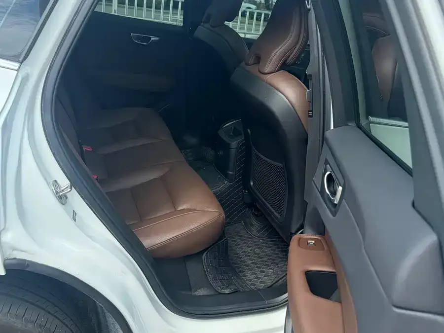 Volvo XC60 2025 B5 4WD Zhiyuan Luxury Edition 2025 — миниатюра 3