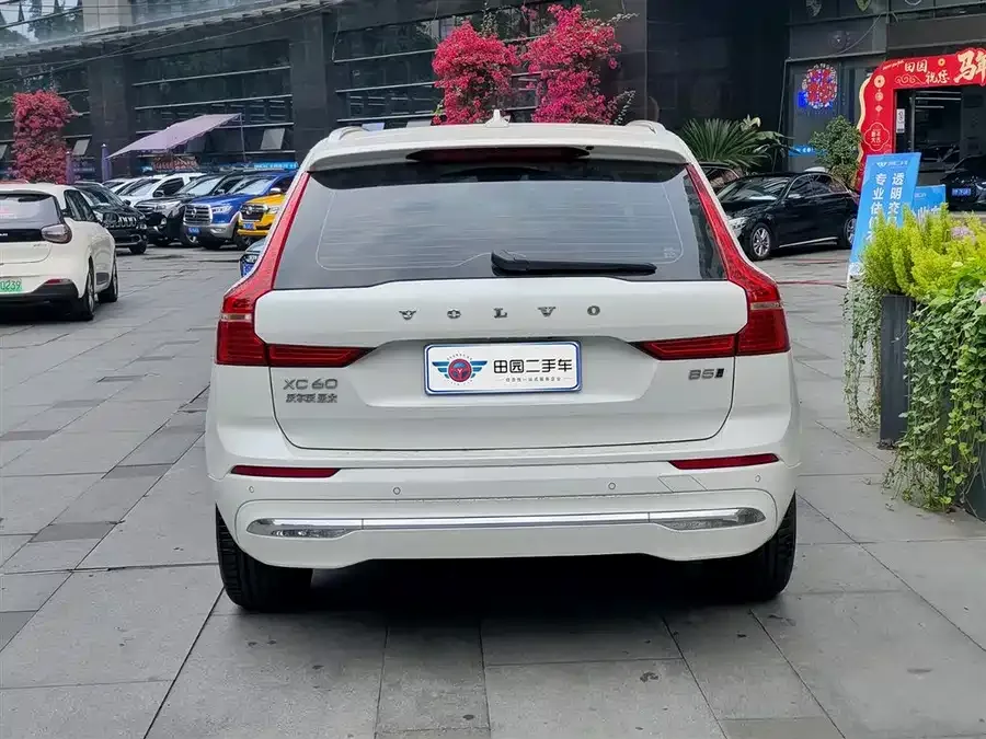 Volvo XC60 2024 B5 4WD Zhiyi Luxury Edition 2024 — миниатюра 2
