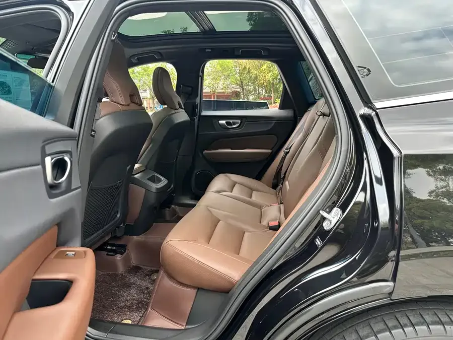 Volvo XC60 2023 B5 4WD Zhiyuan Luxury Edition 2023 — миниатюра 2