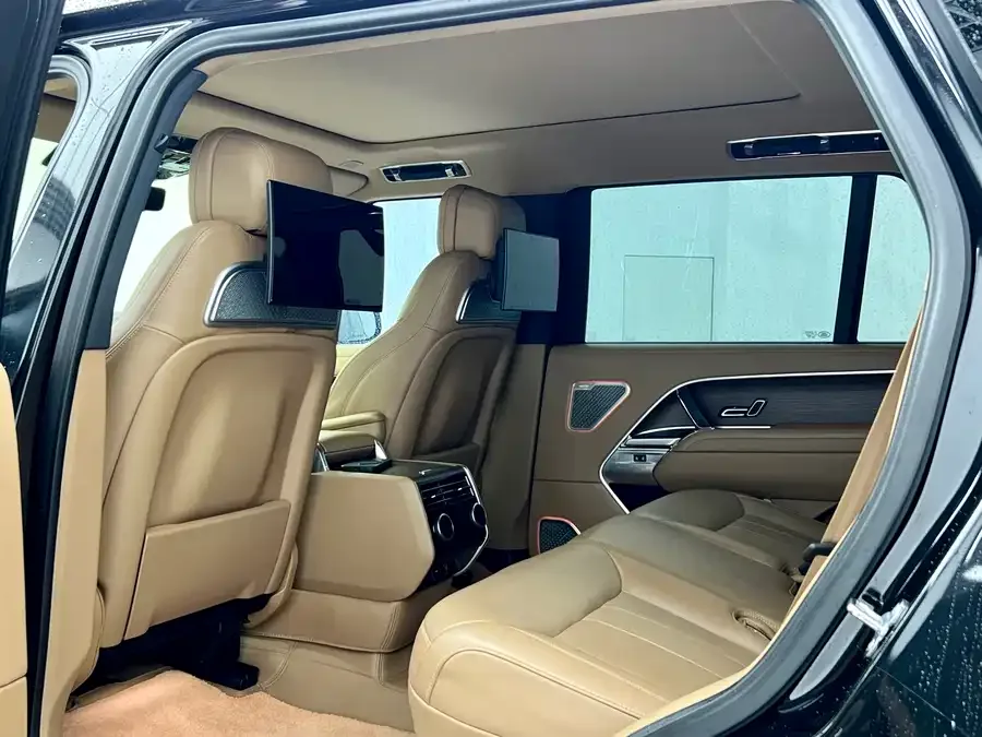 Land Rover Range Rover Range Rover 2025 3.0 L6 400PS Grand Edition 2026 — миниатюра 2