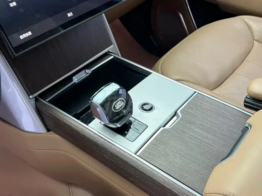 Land Rover Range Rover Range Rover 2025 3.0 L6 400PS Grand Edition 2026 — миниатюра 3