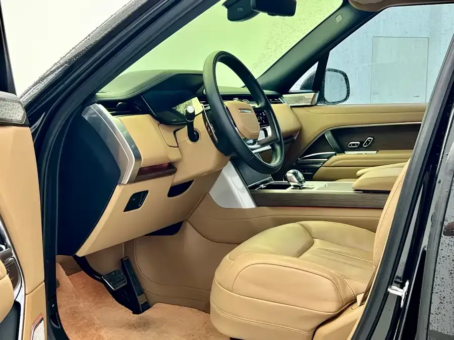 Land Rover Range Rover Range Rover 2025 3.0 L6 400PS Grand Edition 2026 — миниатюра 4