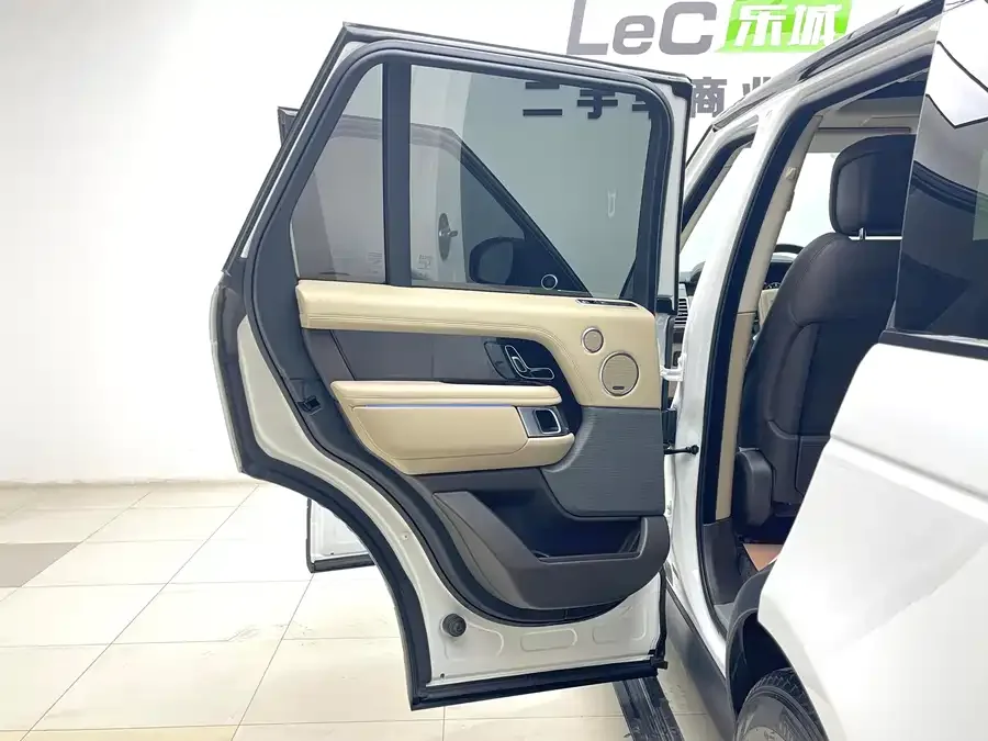Land Rover Range Rover Range Rover 2022 3.0 L6 360PS Legend Edition 2022 — миниатюра 2