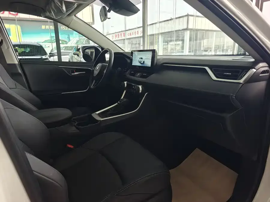 Toyota Wildlander Wildlander 2023 2.0L CVT 4WD Luxury PLUS Edition 2023 — миниатюра 3