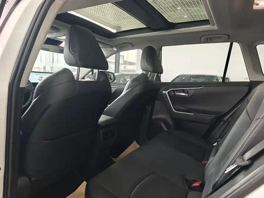 Toyota Wildlander Wildlander 2023 2.0L CVT 4WD Luxury PLUS Edition 2023 — миниатюра 4