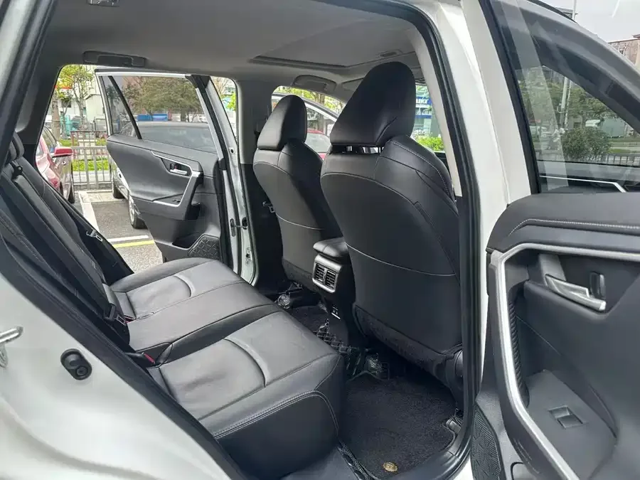 Toyota Wildlander Wildlander 2022 2.0L CVT 2WD Luxury Edition 2022 — миниатюра 3