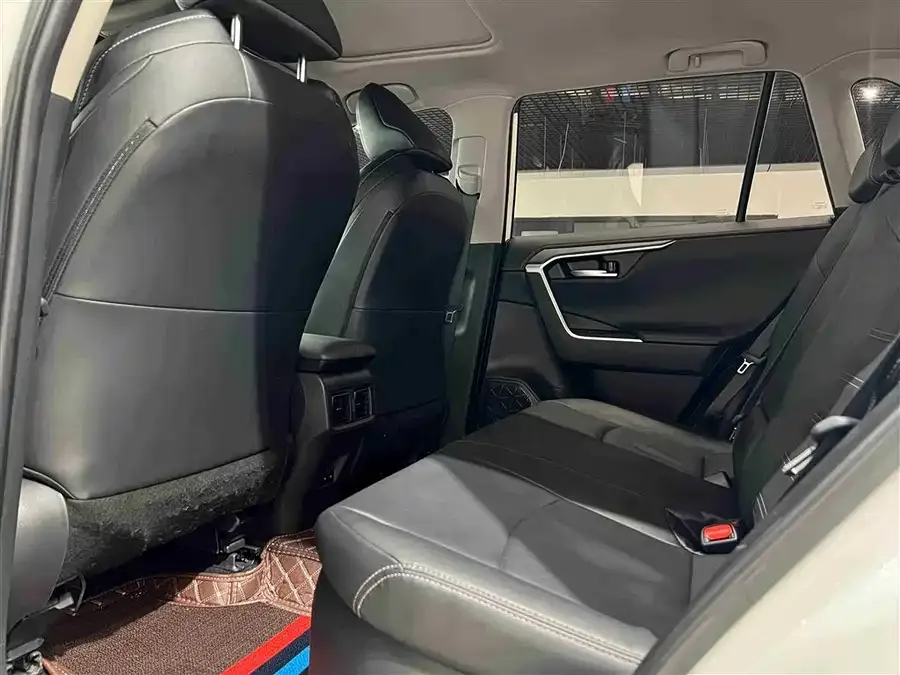 Toyota Wildlander Wildlander 2023 2.0L CVT 2WD Urban Edition 2024 — миниатюра 3
