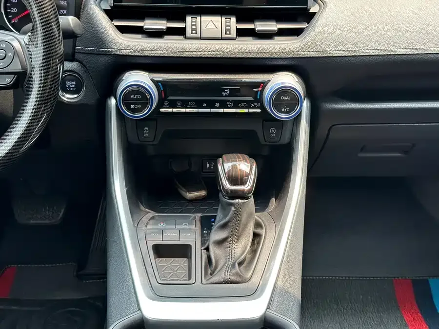 Toyota Wildlander Wildlander 2022 2.0L CVT 2WD Luxury Edition 2022 — миниатюра 4