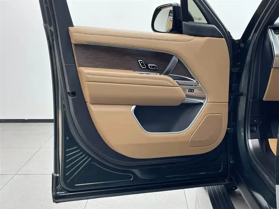 Land Rover Range Rover Range Rover 2023 3.0 L6 400PS Seven-seat Extended Edition 2023 — миниатюра 3