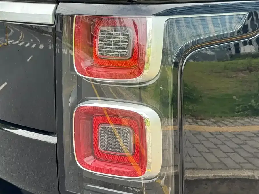 Land Rover Range Rover Range Rover 2020 3.0 L6 Legend Extended Edition 2022 — миниатюра 3