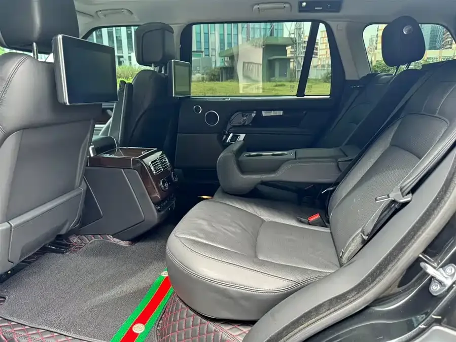 Land Rover Range Rover Range Rover 2020 3.0 L6 Legend Extended Edition 2022 — миниатюра 4
