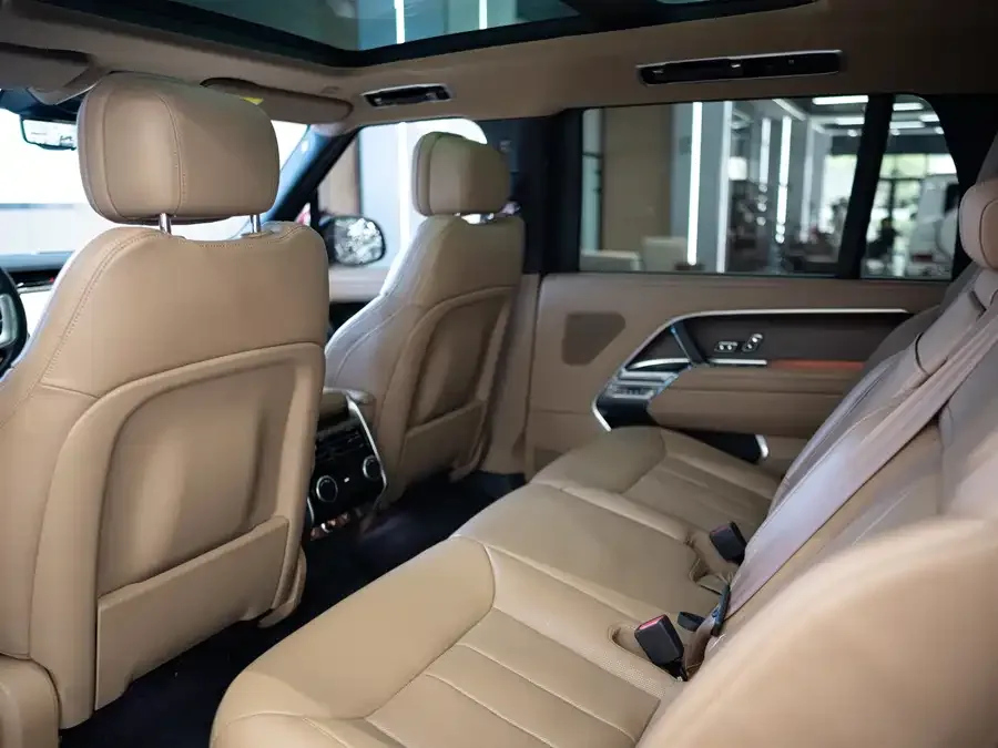 Land Rover Range Rover Range Rover 2024 3.0 L6 400PS Grand Extended Edition 7 Seaters 2024 — миниатюра 4