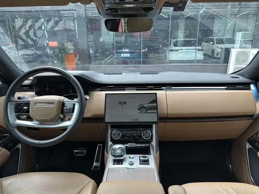 Land Rover Range Rover Range Rover 2023 facelift 3.0 L6 400PS Extended Edition 2023 — миниатюра 3