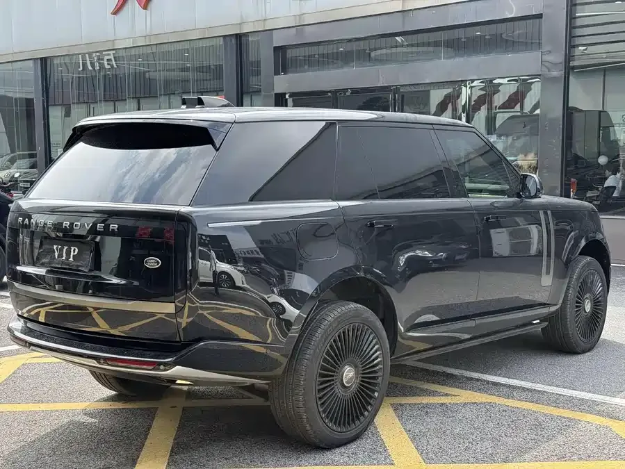 Land Rover Range Rover Range Rover 2023 facelift 3.0 L6 400PS Extended Edition 2023 — миниатюра 5