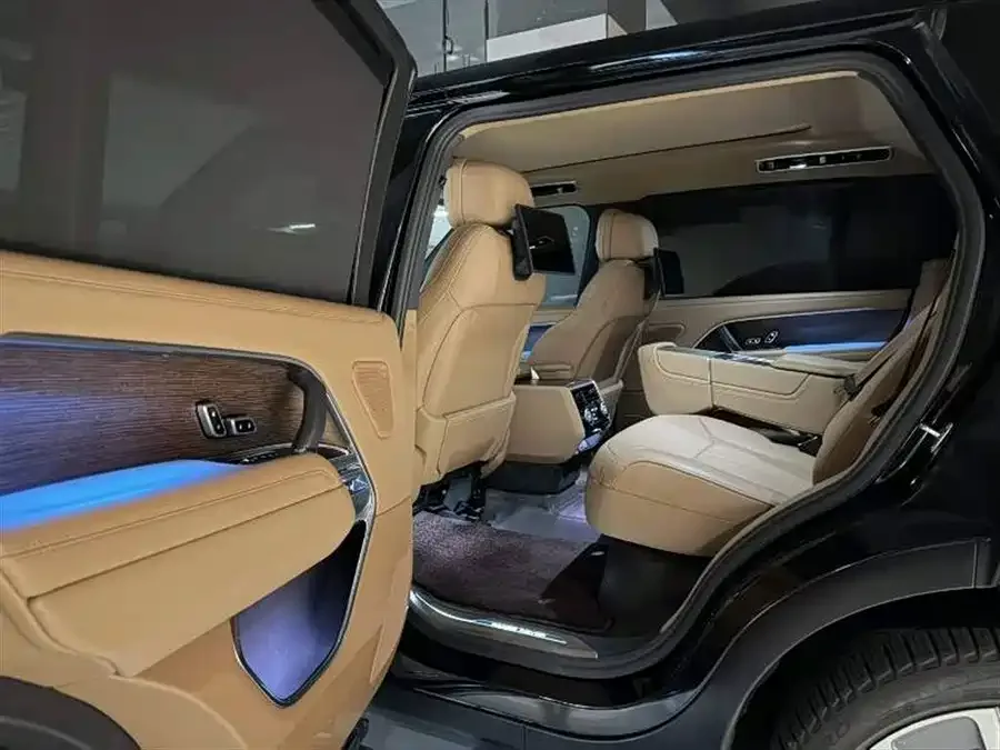 Land Rover Range Rover Range Rover 2025 3.0 L6 400PS Genesis Extended Edition 2025 — миниатюра 2