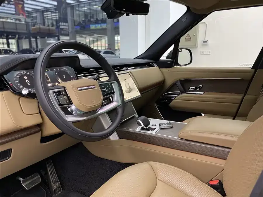 Land Rover Range Rover Range Rover 2025 3.0 L6 400PS Grand Edition 2025 — миниатюра 2