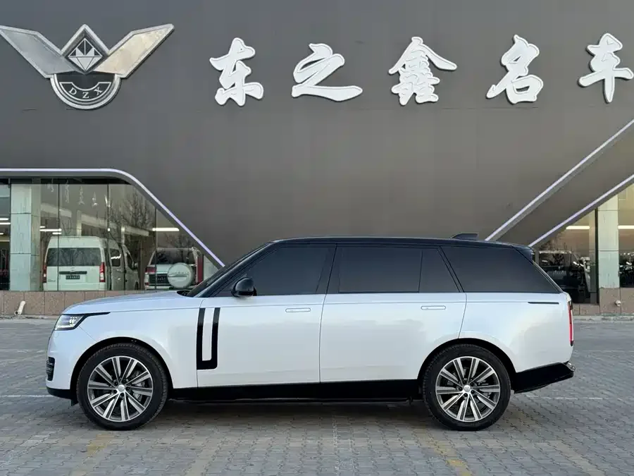 Land Rover Range Rover Range Rover 2025 3.0 L6 400PS Genesis Extended Edition 2025 — миниатюра 3