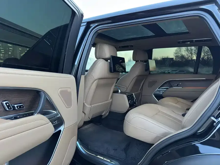 Land Rover Range Rover Range Rover 2025 3.0 L6 400PS Genesis Extended Edition 2025 — миниатюра 4