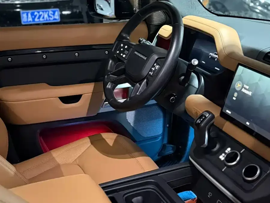 Land Rover guard Land Rover Defender 2024 90 3.0T P400 HSE 2024 — миниатюра 4