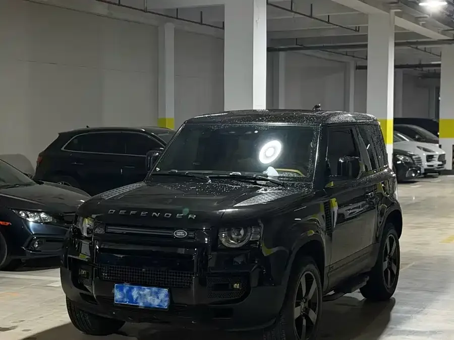 Land Rover guard 2024