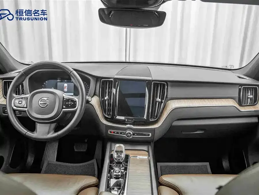Volvo XC60 2022 B5 four-wheel drive Zhiyuan Deluxe Edition 2022 — миниатюра 4