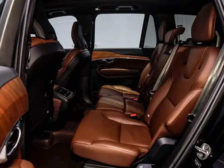 Volvo XC90 2023 B5 Zhixing Deluxe Edition 7-seater 2023 — миниатюра 3