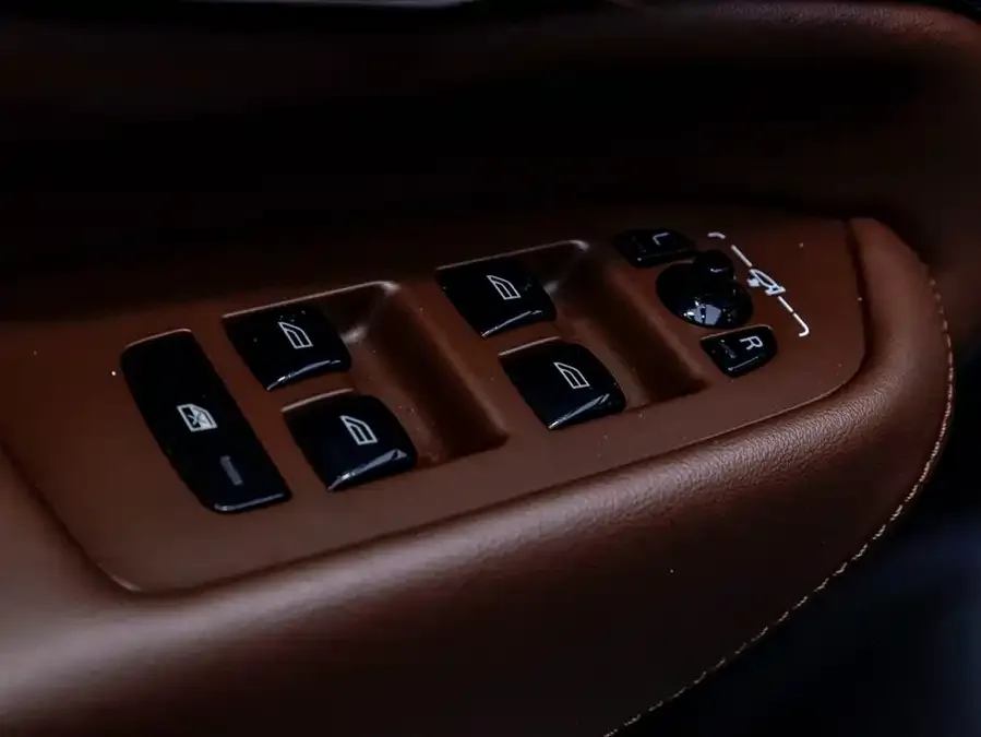 Volvo XC90 2023 B5 Zhixing Deluxe Edition 7-seater 2023 — миниатюра 4