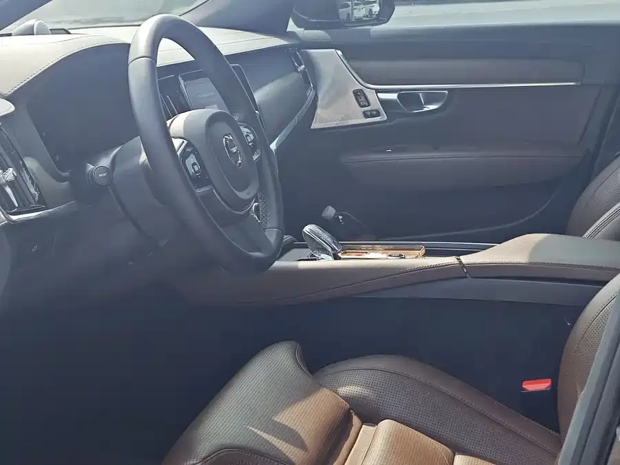 Volvo S90 2024 B5 Smart Luxury Edition 2024 — миниатюра 2