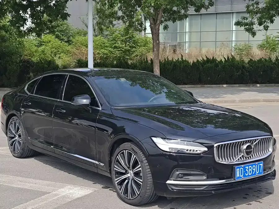 Volvo S90 2024 B5 Smart Luxury Edition 2024 — фото 1, купить с доставкой в Москву