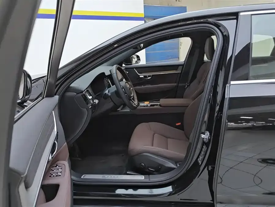 Volvo S90 2026 B5 Zhiyi Luxury Edition 2026 — миниатюра 3