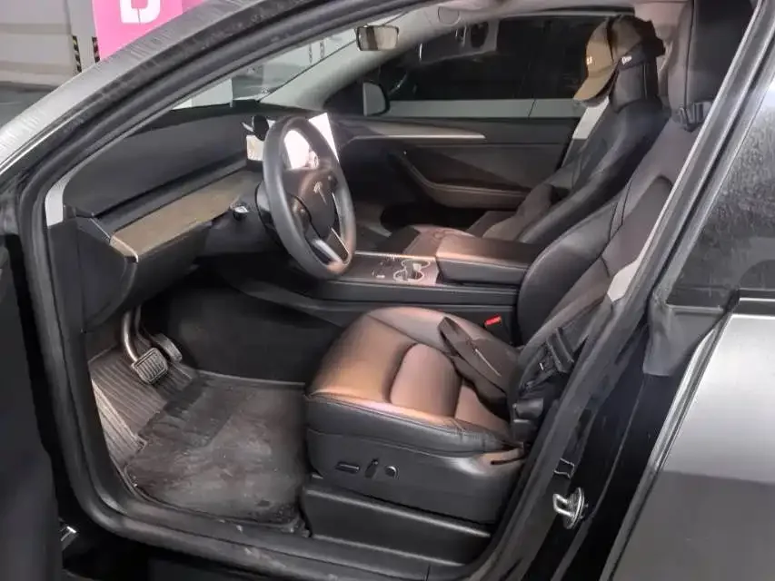 Tesla Model Y Model Y 2022 facelift rear-wheel drive version 2023 — миниатюра 4