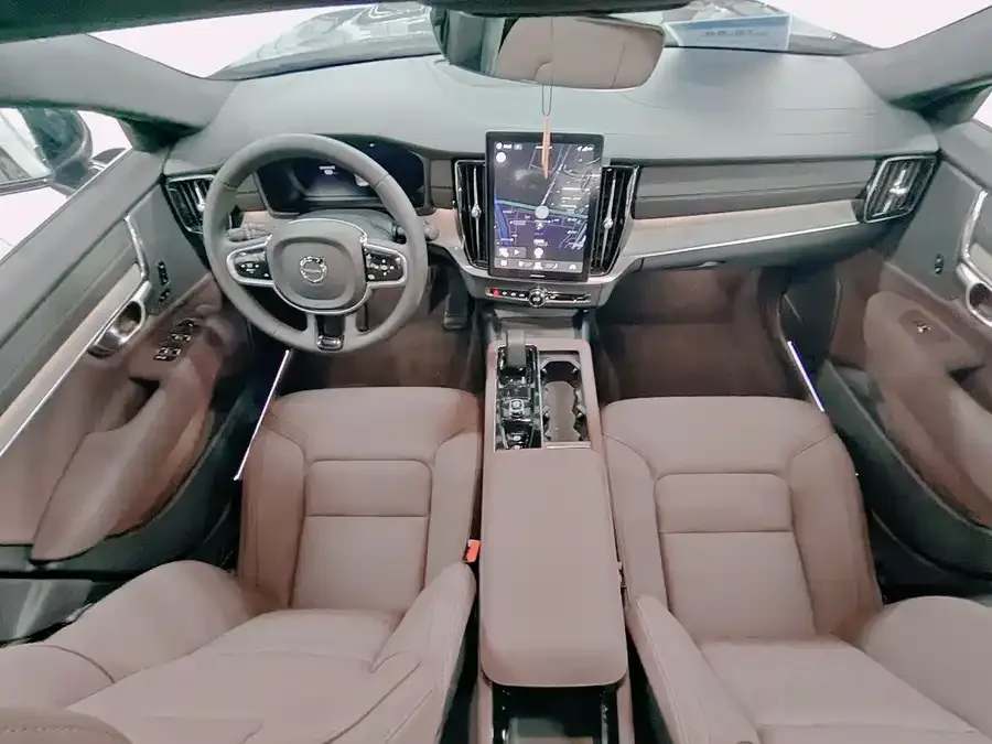 Volvo S90 2026 B5 Zhiyi Luxury Edition 2026 — миниатюра 3
