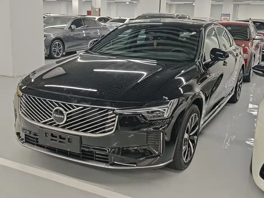 Volvo S90 2026 B5 Zhiyi Luxury Edition 2026 — фото 1, купить с доставкой в Москву