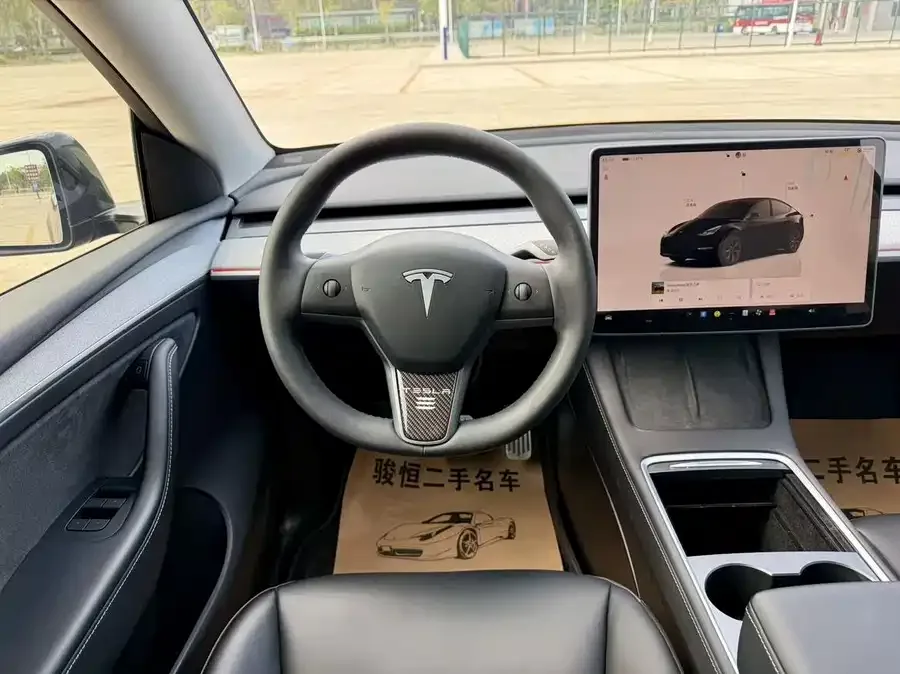 Tesla Model Y Model Y 2023 rear-wheel drive version 2024 — миниатюра 3